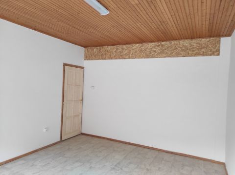 Kiadó Iroda 3999 Hollóháza Hollóháza 