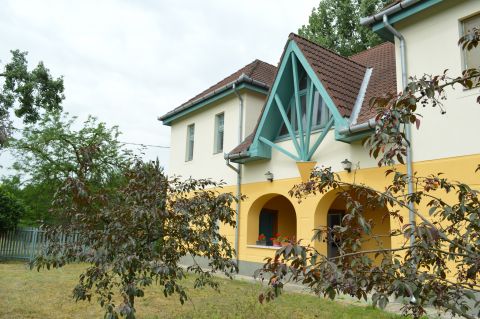 Eladó Ház 6065 Lakitelek , Kúria a lakiteleki Népfőiskola közelében
