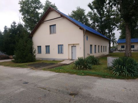 Kiadó Irodaépület 2500 Esztergom 