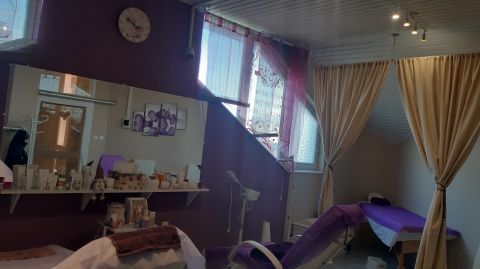 Eladó Üzlethelyiség 2432 Szabadegyháza Szabadegyháza Szabadság tér 