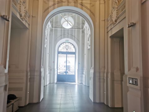 Eladó Üzlethelyiség 1054 Budapest 5. kerület , V. KERÜLETBEN, BUDAPEST  LEGSZEBB ÉPÜLETÉBEN