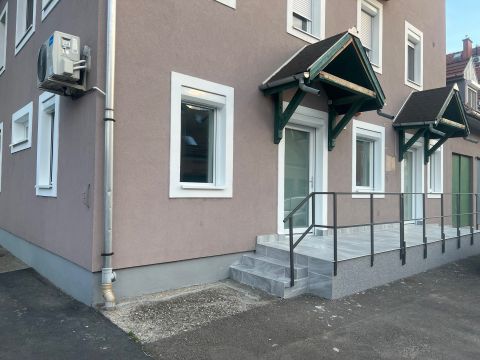 Eladó Üzlethelyiség 3300 Eger 