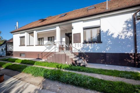 Eladó Ház, Pest megye, Budaörs - Központ helyen,  kiváló befektetési lehetőségekkel 