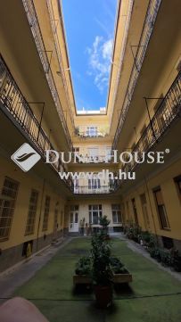 Eladó Lakás, Budapest 6. kerület - 6. kerület körúton belül 66 nm  alapterületű ingatlan eladó 4 méteres belmagassággal gyönyörű házban