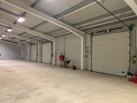 Kiadó Ipari 2241 Sülysáp Hőszigetelt épületben 295 nm - es raktár kiadó frekventált helyen !