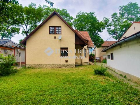 Eladó Ház, Baranya megye, Pécs - Pécs Ispitaaljai részen, közel a belvároshoz