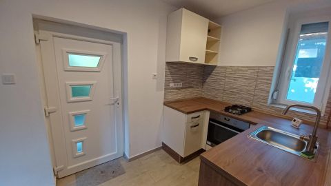 Kiadó Lakás 7635 Pécs , Surányi út közeli kis kiadó garzon
