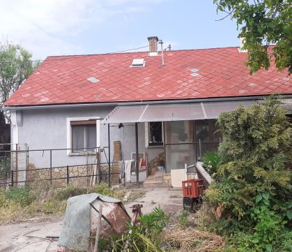 Eladó Ház 8237 Tihany belterületi felújítandó ház az Apátság alatt.