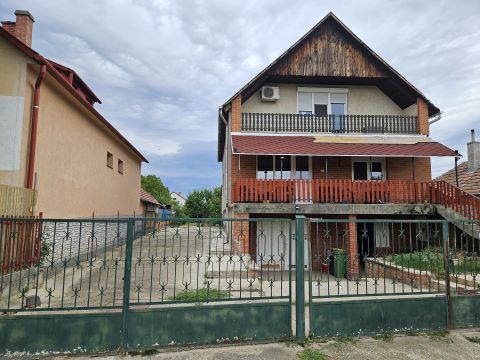Eladó Ház 8151 Szabadbattyán , Fejérvíz Zrt.-től nem messze