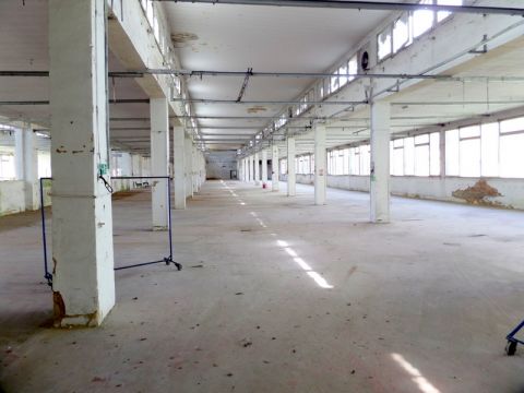 Kiadó Üzlethelyiség 4400 Nyíregyháza , Nyíregyháza, Ipari környezetben, Autópálya közelében!
