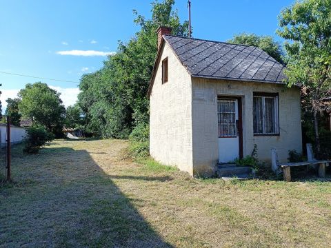 Eladó Üzlethelyiség 8553 Lovászpatona 