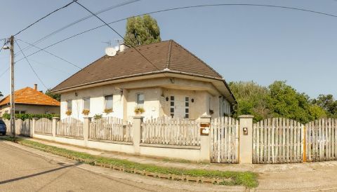 Eladó Ház 1162 Budapest 16. kerület Önálló családi ház a Szilaspatak mellett