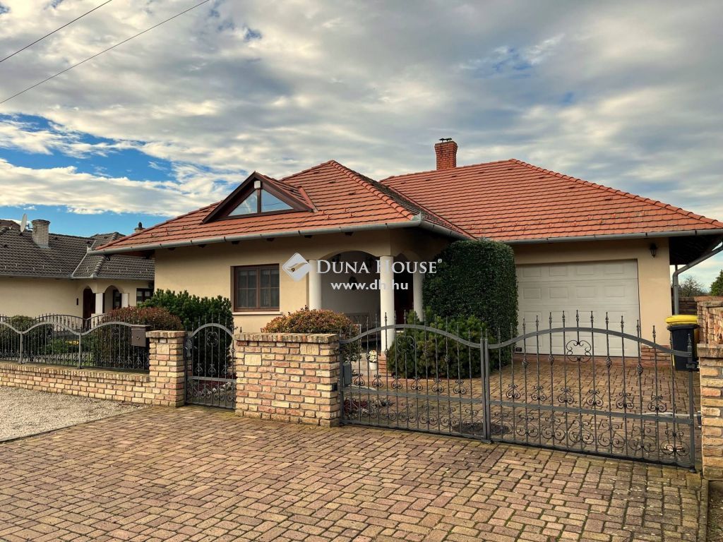 8649 Balatonberény , központhoz közeli — 1/27
