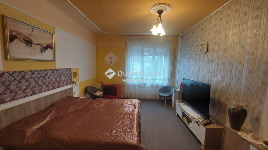 6449 Mélykút , csendes utcában — 1/11