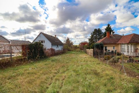 Eladó Telek 9081 Győrújbarát , építési telek a Kossuth utcában