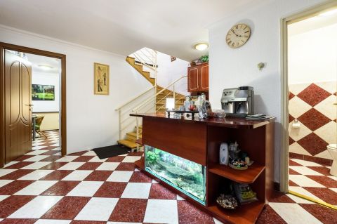 Eladó Iroda 1137 Budapest 13. kerület JÁSZAI MARI TÉRNÉL BELSŐ KETSZINTES IRODÁNAK KIALAKÍTOTT INGATLAN