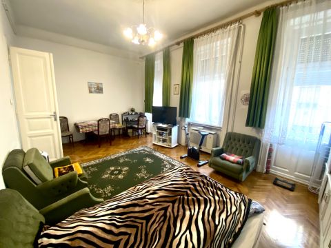 Eladó Lakás 1086 Budapest 8. kerület 8. kerületben, egyetemek közelében, 39 négyzetméteres galériázható lakás eladó