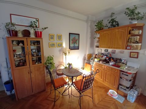 Eladó Lakás 8200 Veszprém Belvárosi, kertes, garázsos 3 szobás lakás