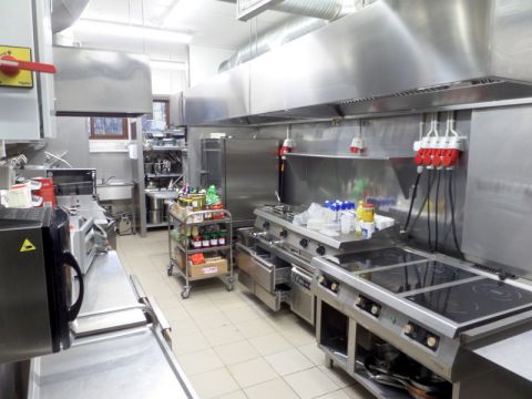Eladó Vendéglátás 4400 Nyíregyháza , Állomás közelében