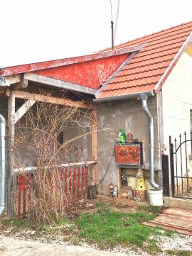 Eladó Ház 8181 Berhida lakóház, nagy telekkel 