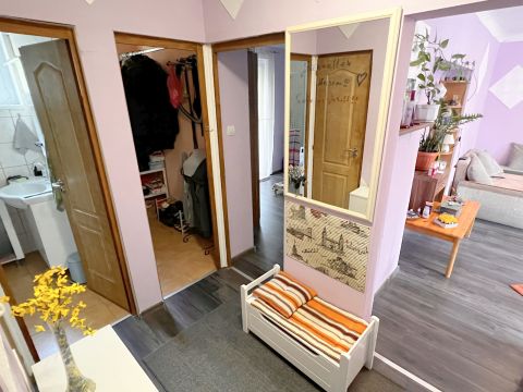 Eladó Lakás 1194 Budapest 19. kerület Felújított 53 m2-es dupla erkélyes lakás, amerikai konyhás nappalival
