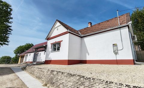 Eladó Ház 8858 Porrogszentkirály , Porrogszentkirályon felújított kertes családi ház eladó! 