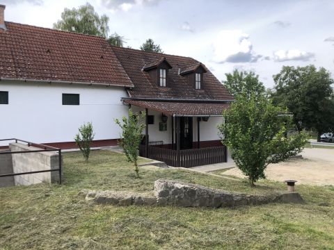 Eladó Üzlethelyiség 2027 Dömös 