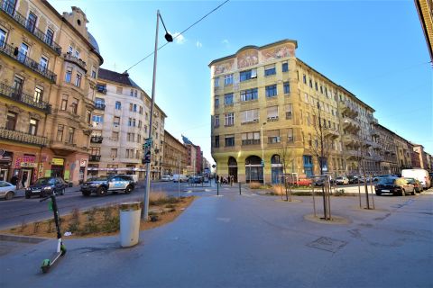 Eladó Lakás 1081 Budapest 8. kerület , II.János Pál pápa tér közelében 95nm hasznos területű lakás