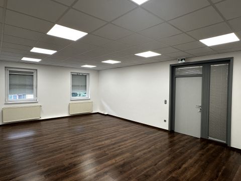 Kiadó Iroda 4024 Debrecen , Debrecen belvárosában 100 nm-es iroda helyiség KIADÓ!