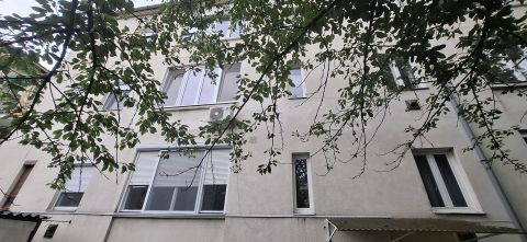 Eladó Lakás 7623 Pécs , 'Köztér közeli-földszinti-polgári lakás'