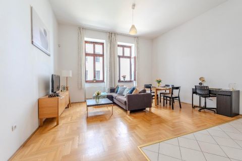 Eladó Lakás 1072 Budapest 7. kerület , AIRBNB LAKÁS A GOZSDU UDVARBAN