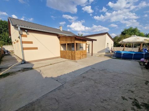 Eladó Ház 6500 Baja , Alvégi részen, közút mellett külterületi tanya