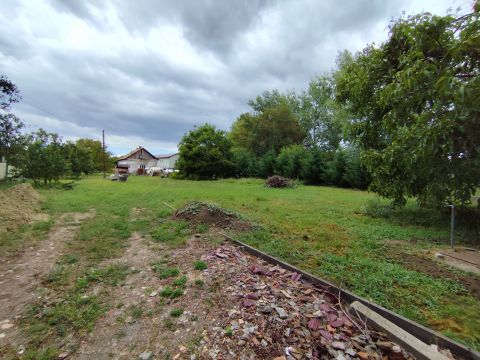 Eladó Telek 5358 Tiszafüred , Hableány panzió és étterem elött.