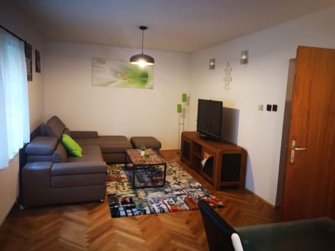 Kiadó Lakás 7621 Pécs Konyha-Nappali+2hálós lakás kiadó a Ferencesek utcájában!