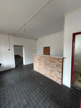 Eladó Üzlethelyiség 2310 Szigetszentmiklós , József Attila telep