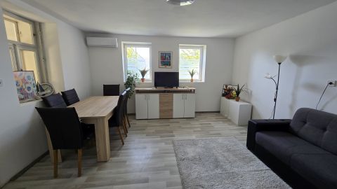 Eladó Ház 6344 Hajós , Központhoz közel