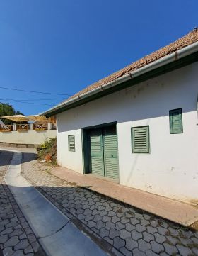 Eladó Üzlethelyiség 7773 Villány 