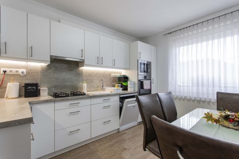 Eladó Ház 9200 Mosonmagyaróvár , Kossuth Lajos utca közelében
