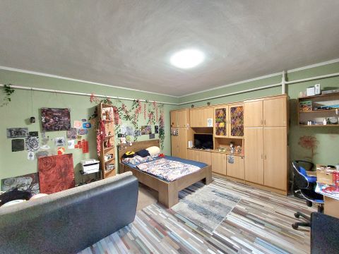 Eladó Ház 8100 Várpalota , Várpalota belvárosában 97,5 m2- es 2 családi ház garázzsal 