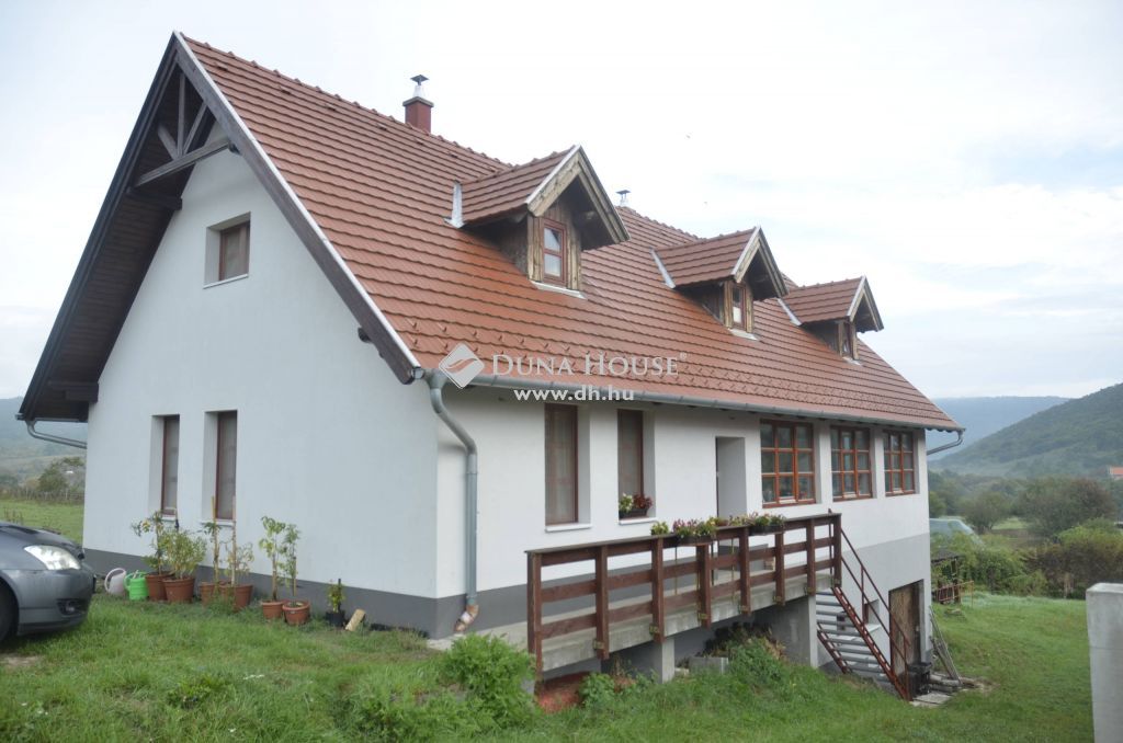 2009 Pilisszentlászló — 1/44