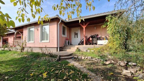 Eladó Ház 8142 Úrhida , Újszerű ikerház
