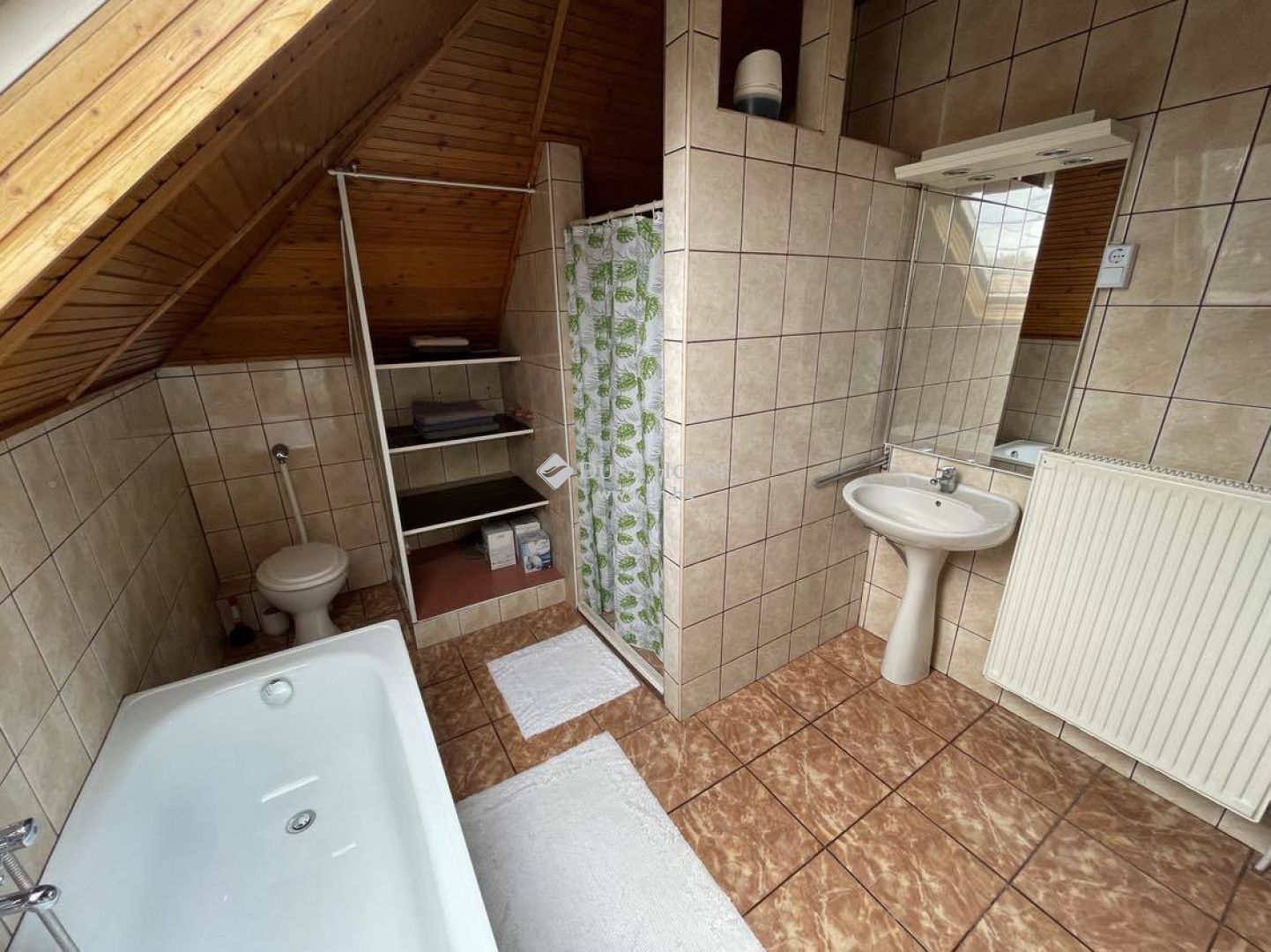Üzlethelyiség és lakás egyben Kalocsán – LK032752