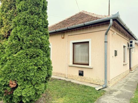 Eladó Ház 5700 Gyula , Belvároshoz közel