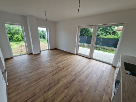 Eladó Ház 8225 Szentkirályszabadja , Lakóövezeti Újépítésű Ikerház