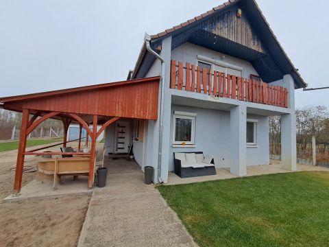 Eladó Ház 2713 Csemő Nincs utca