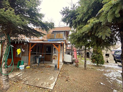 Eladó Ház 6000 Kecskemét Hetény-Szarkásban 60 nm-es házrész 2878 nm telken