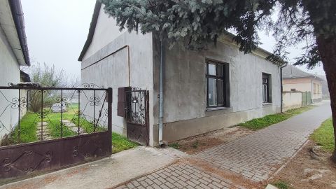 Eladó Ház 2473 Vál , a központ közelében