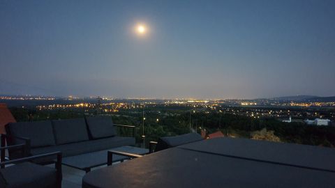 Kiadó Ház 2000 Szentendre 3 szintes minimál villa a Skanzen fölött, Örök elvehetetlen panorámával