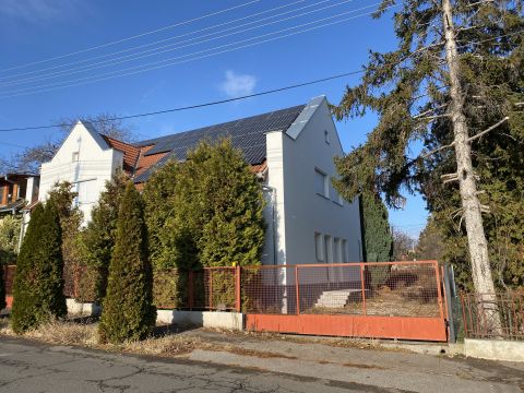 Eladó Ház 7627 Pécs Ledinán többfunkciós épület 