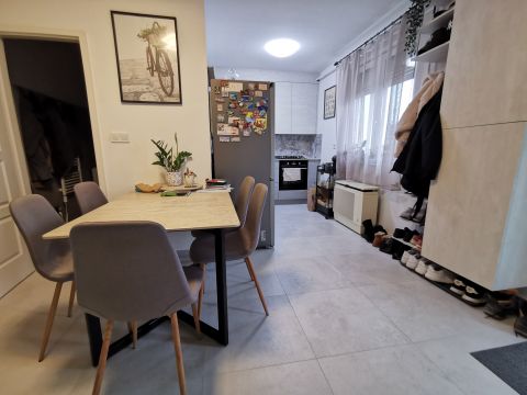 Eladó Lakás 6100 Kiskunfélegyháza , TELJESKÖRŰEN FELÚJÍTOTT,BELVÁROSI,ERKÉLYES,2.EMELETI